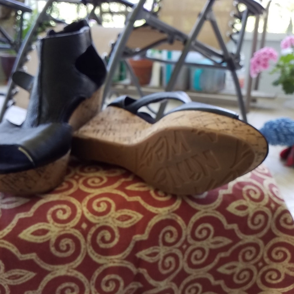 Shoes - Picture 2 of 3